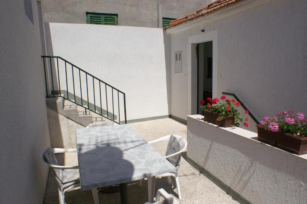 Balkons/terase naktsm&#x12B;tn&#x113; Apartments with a parking space Vodice - 4192
