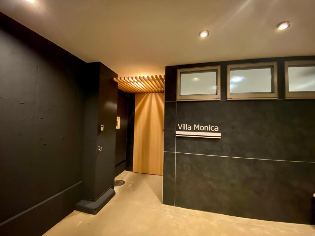 a dressing room with a sign that reads wildlife nordica at Villa Monica in Nagoya