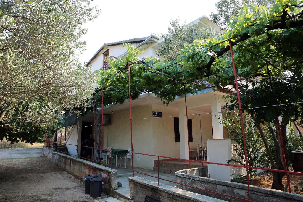 Fotografia z galérie ubytovania Holiday apartments Vrgada, Biograd - 4200 v destinácii Vrgada