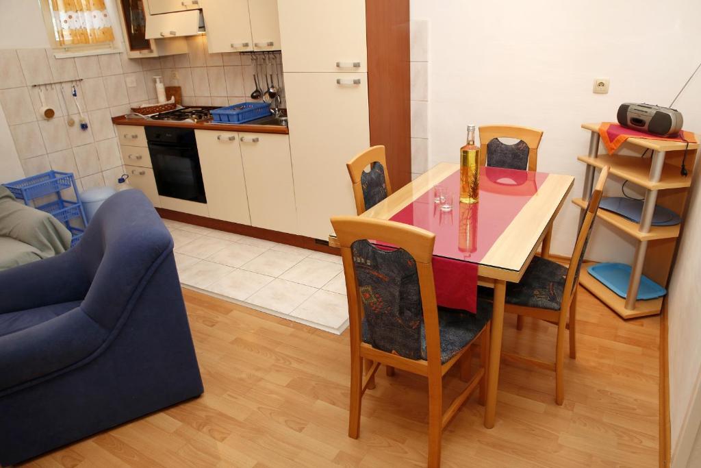 Fotografia z galérie ubytovania Holiday apartments Vrgada, Biograd - 4200 v destinácii Vrgada
