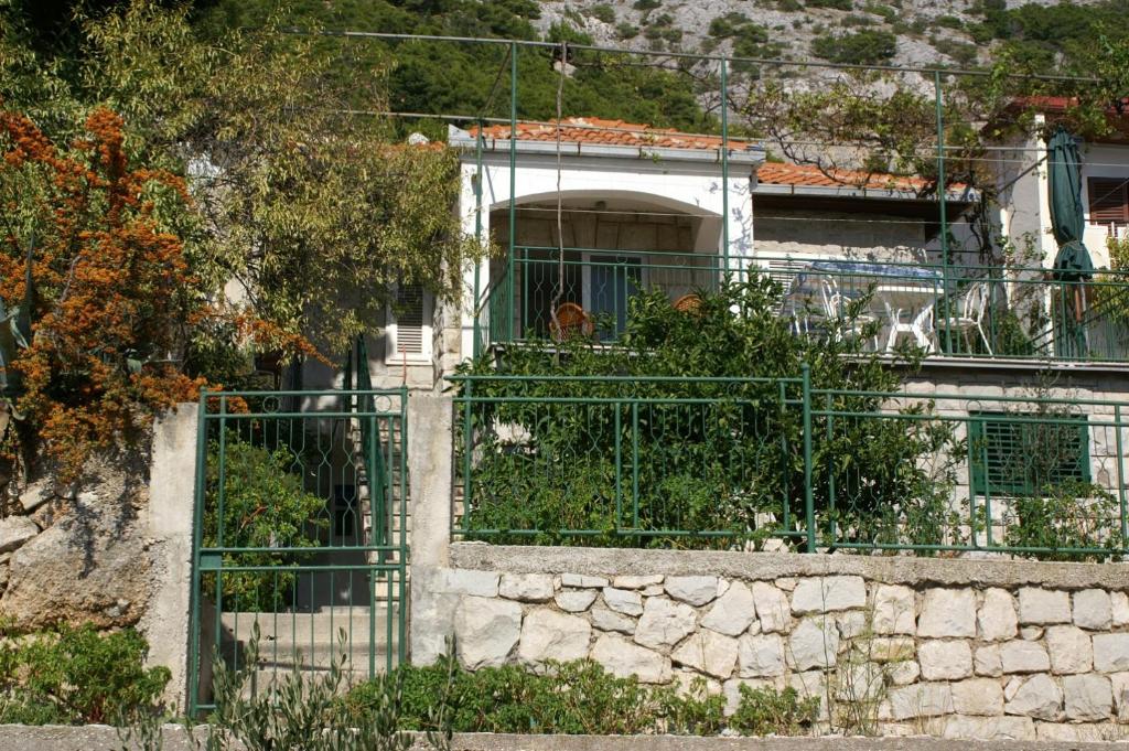 Fotografia z galérie ubytovania Seaside holiday house Pisak, Omis - 4280 v Pisaku