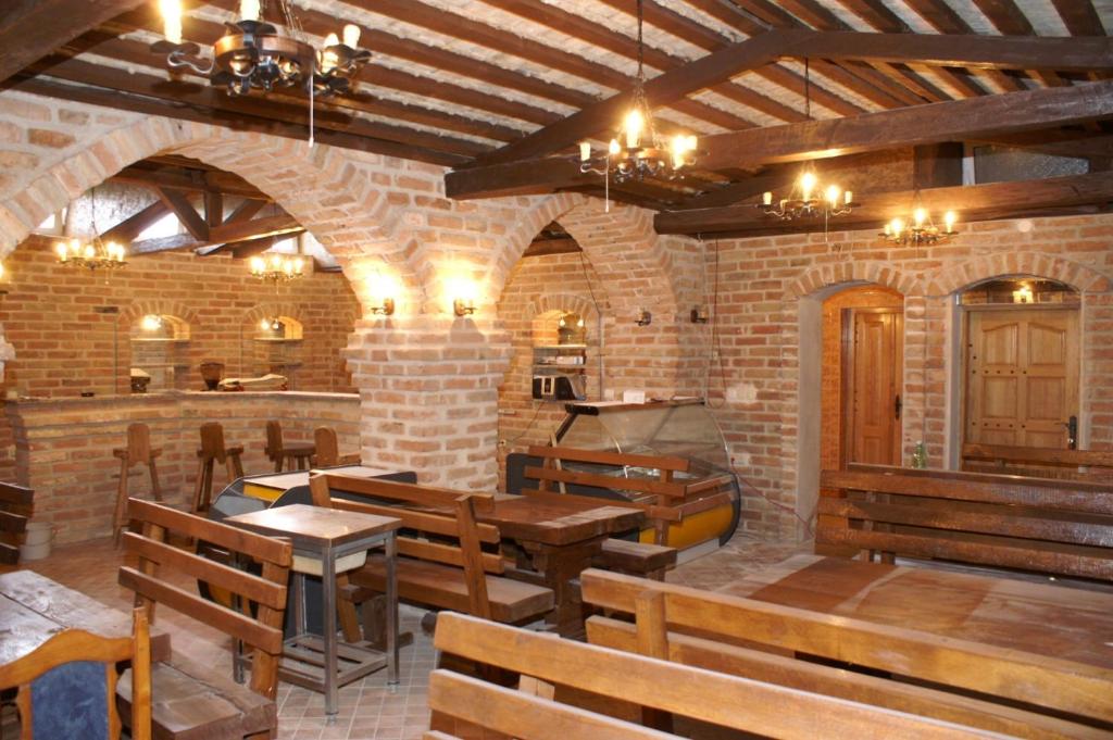 Reštaurácia alebo iné gastronomické zariadenie v ubytovaní Apartments and rooms with parking space Biograd na Moru, Biograd - 4305