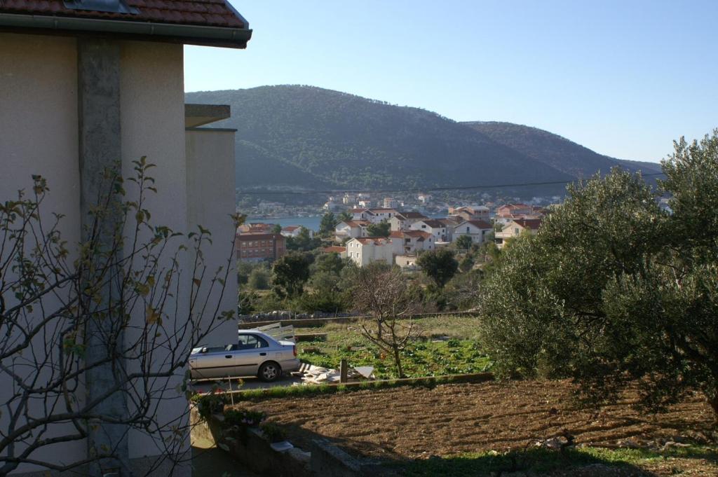Nespecifikovaný výhled na hory nebo výhled na hory při pohledu z apartmánu