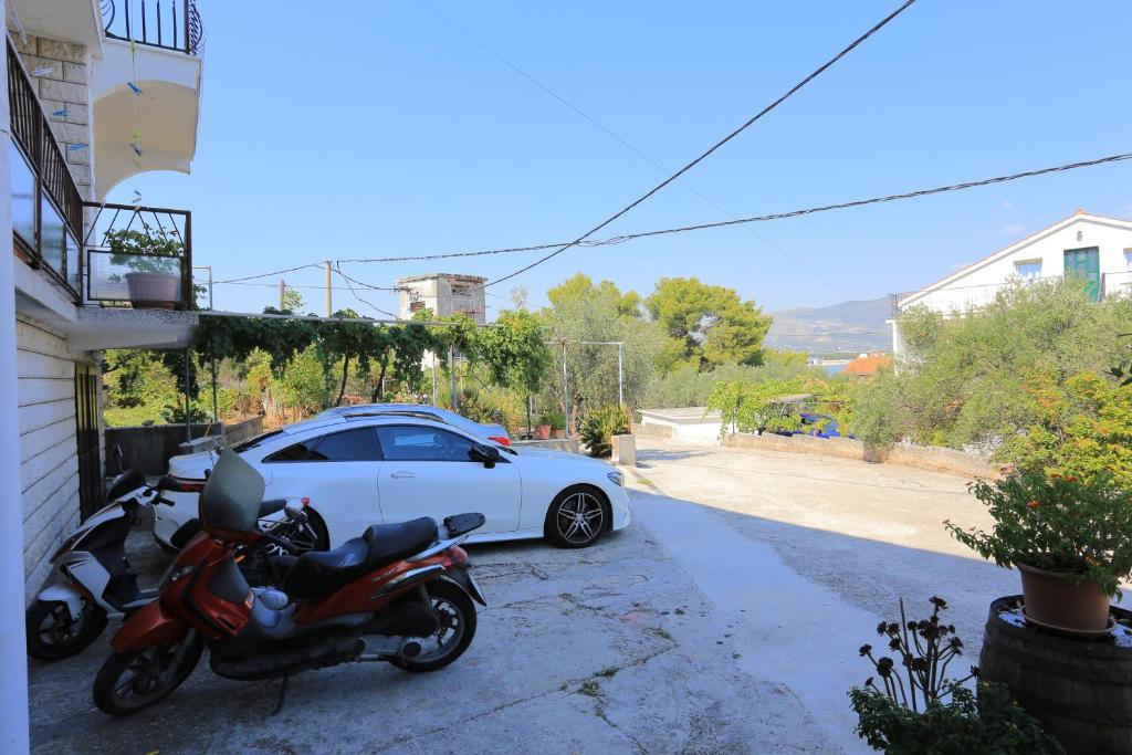 Fotografia z galérie ubytovania Apartments and rooms by the sea Arbanija, Ciovo - 1125 v Trogiri