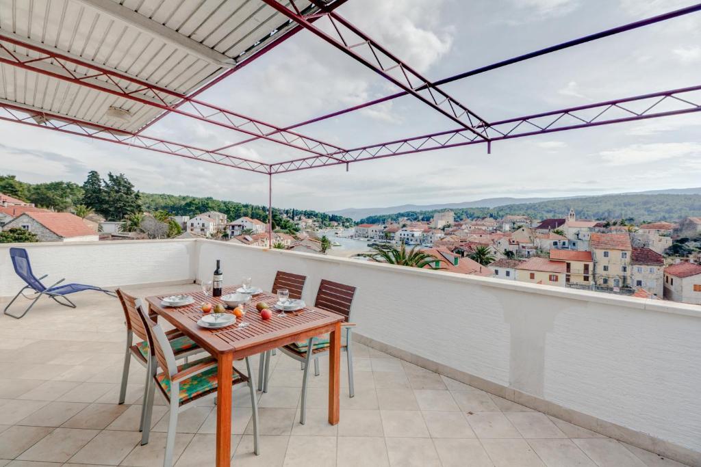 Fotografia z galérie ubytovania Apartments by the sea Vrboska (Hvar) - 4025 v destinácii Vrboska