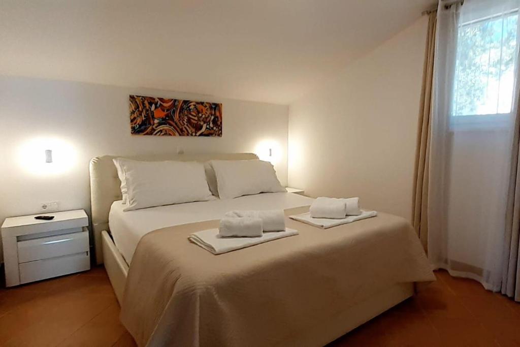 Fotografia z galérie ubytovania Seaside apartments with a swimming pool Mudri Dolac, Hvar - 4050 v destinácii Vrbanj