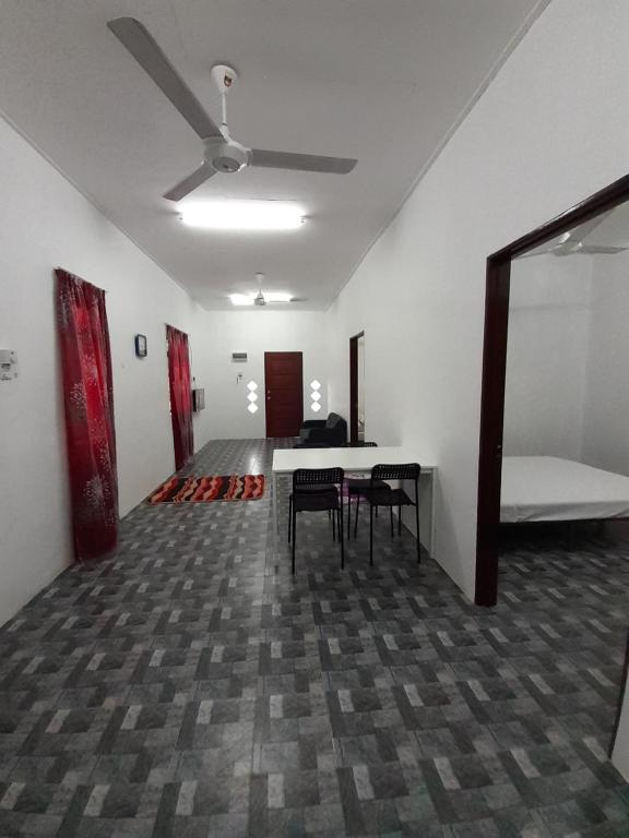 Homestay Idaman B B with 2 room aircond 2 Quen Bed and Not Sharing Room -Privacy - Maison De Deux Chambres