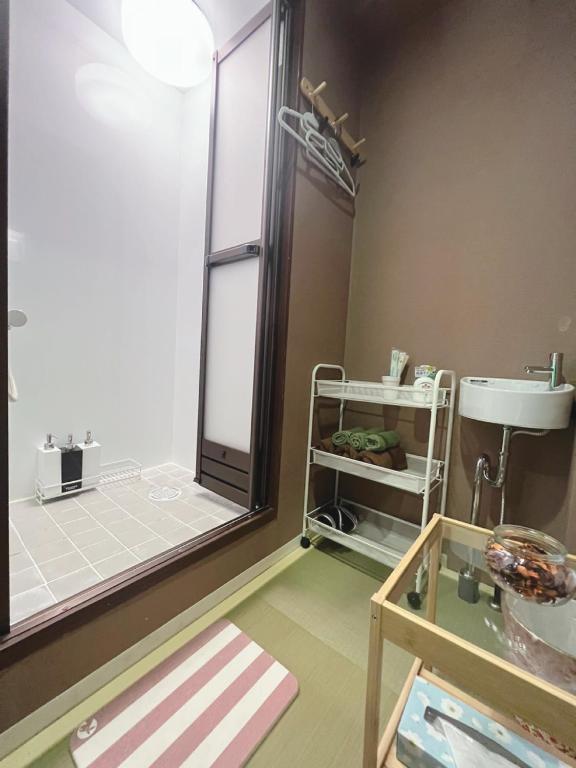 Postel nebo postele na pokoji v ubytování 誠家　MAKOTO HOSTEL