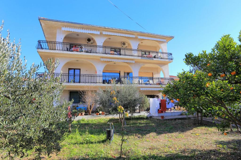 Fotografia z galérie ubytovania Apartments by the sea Okrug Gornji, Ciovo - 1073 v Trogiri