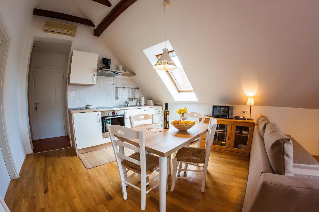 Kuchyň nebo kuchyňský kout v ubytování House Trta