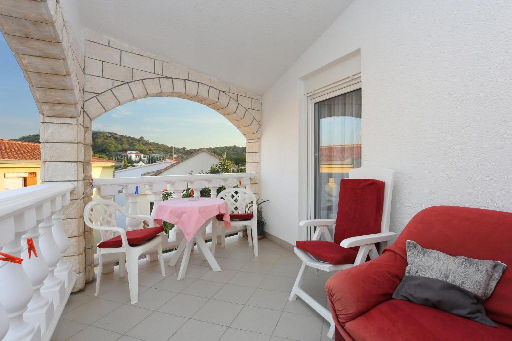Balkón alebo terasa v ubytovaní Apartments by the sea Rogoznica - 4162