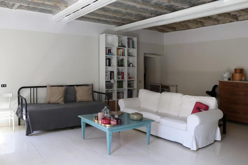 Best Authentic Apartment Monti 5 mins from Colosseum - One-Bedroom Apartment