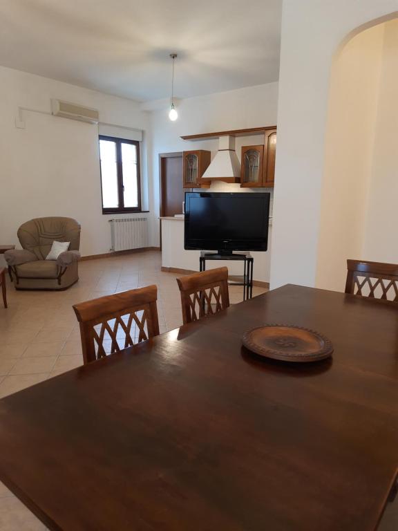 Telewizja i/lub zestaw kina domowego w obiekcie Appartamento L'Acero