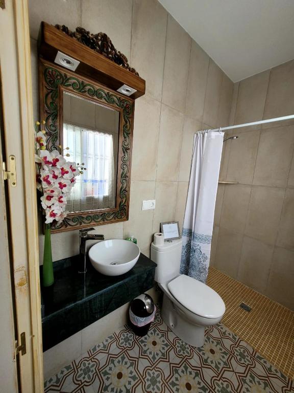 Koupelna v ubytování Casa rural La Golondrina
