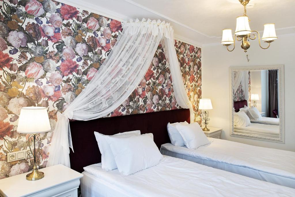 Postel nebo postele na pokoji v ubytování Hotel Caraiman