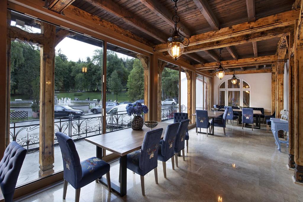 Posezení v ubytování Hotel Caraiman