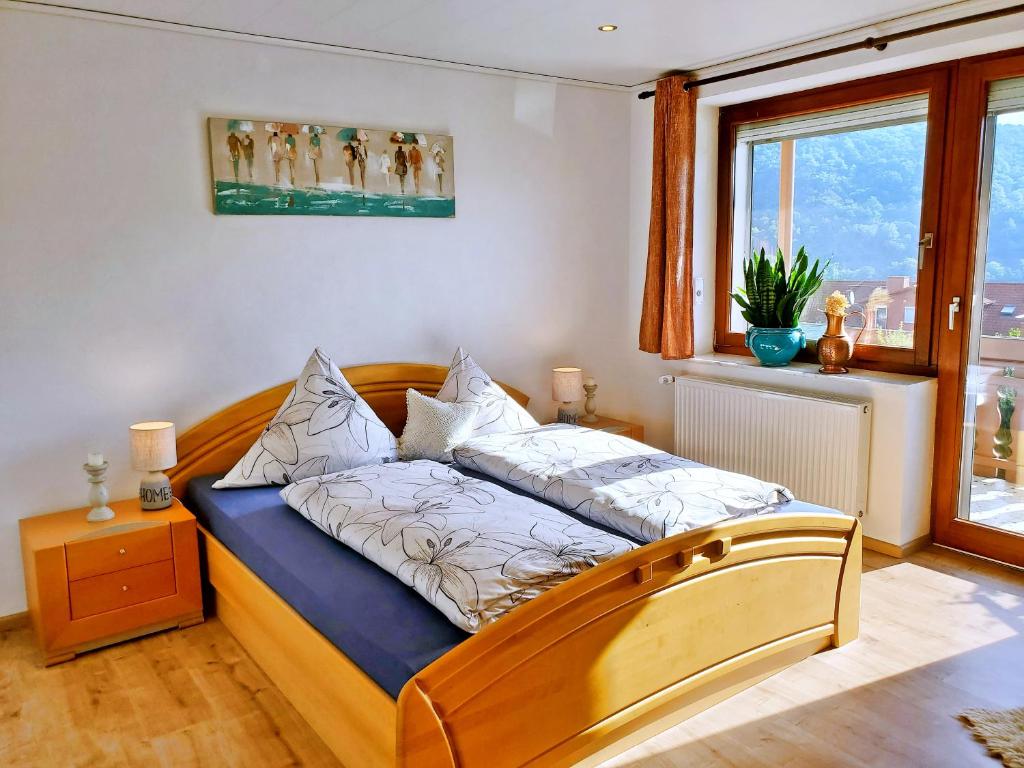 Postel nebo postele na pokoji v ubytování Ferienwohnung Sonnenblick
