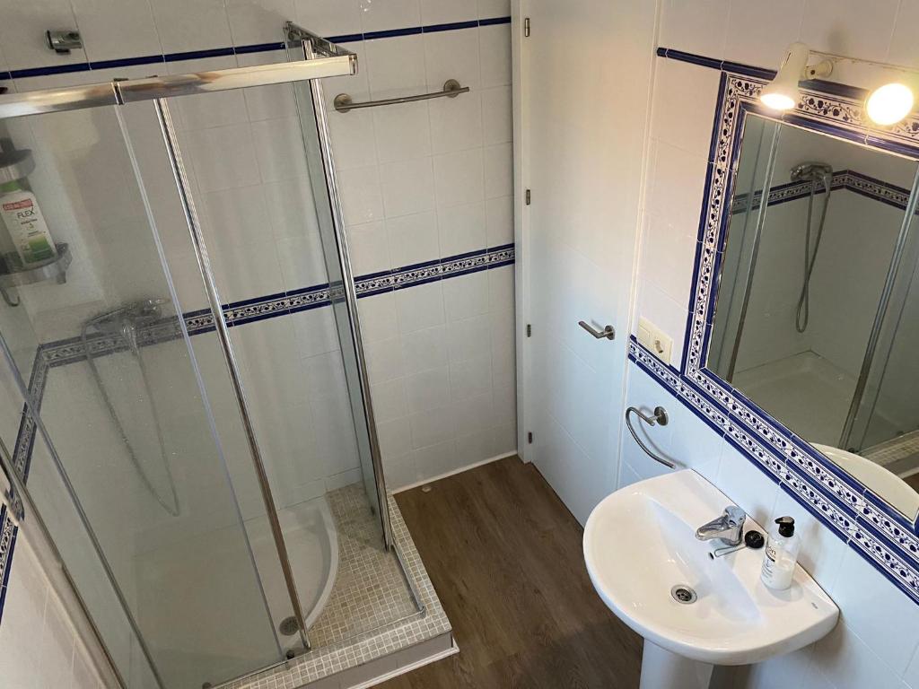 a bathroom with a shower and a sink at Ático duplex en Zahara de los Atunes in Zahara de los Atunes