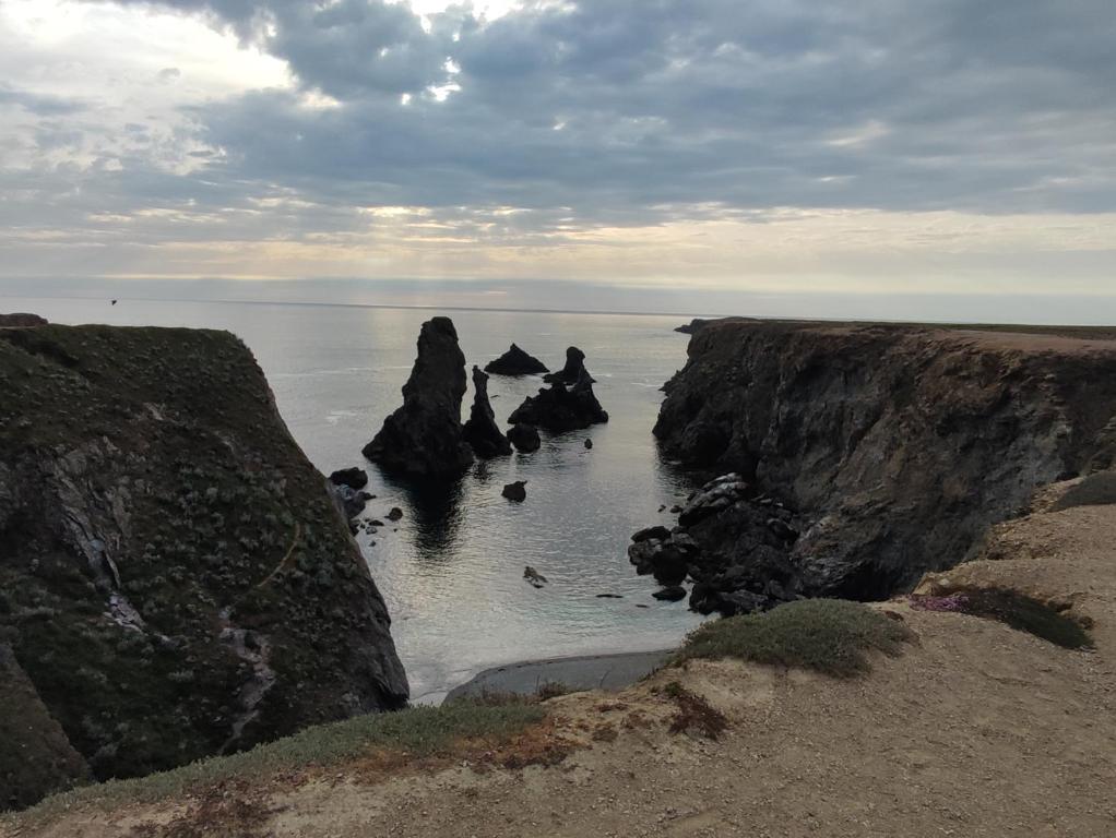 a group of rocks in the water near the ocean at la halte rando in Bangor