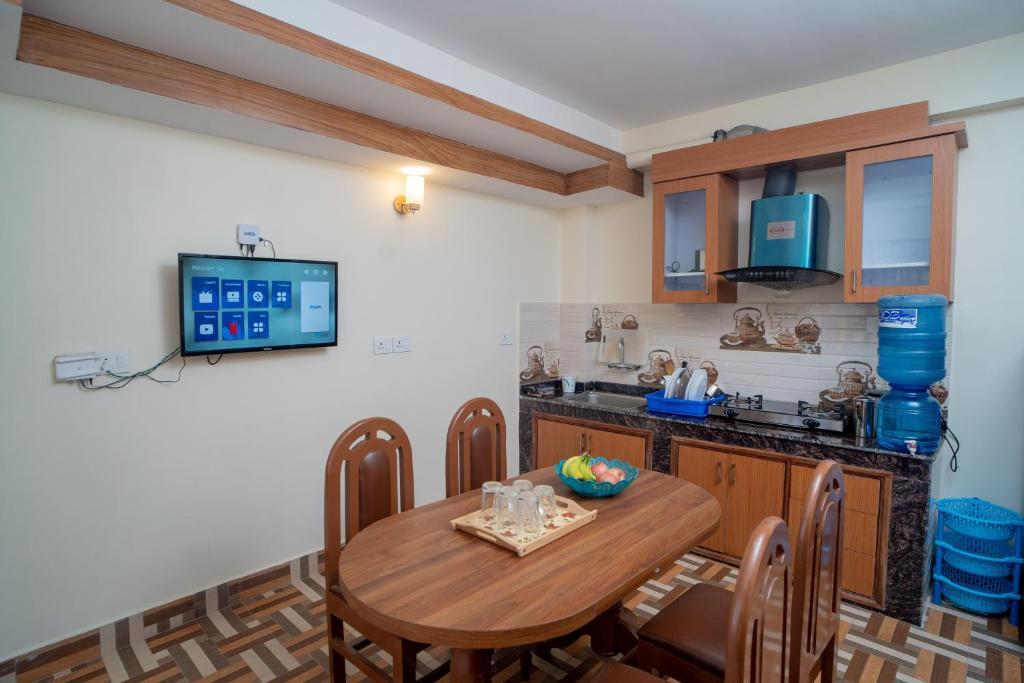 Kuchyň nebo kuchyňský kout v ubytování Madhuban Hotel