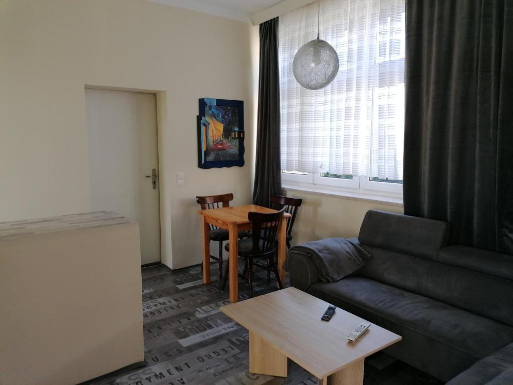 a living room with a couch and a table at Ferienwohnung Civrilli 3 in Dippelsdorf
