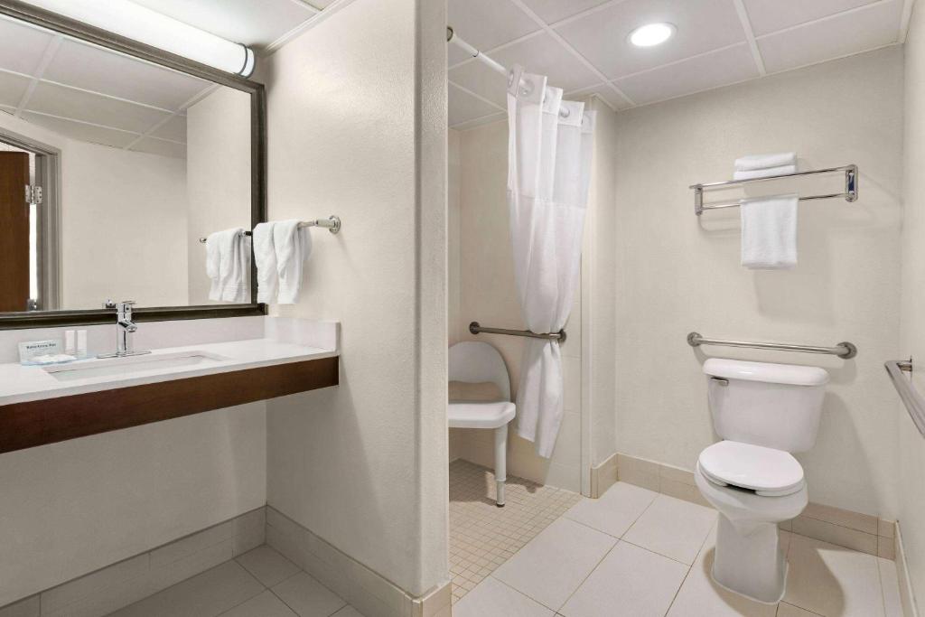 AmericInn by Wyndham Rapid City - King Suite Avec Douche Enroulée - Accessible / Non-fumeur