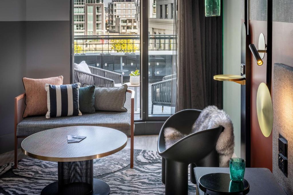 Χώρος καθιστικού στο QT Auckland