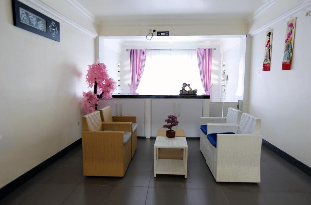 Gading Guest House的休息区