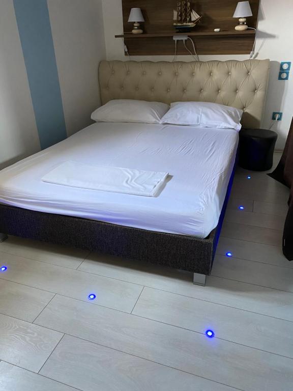 Postel nebo postele na pokoji v ubytování Apartments Ylona