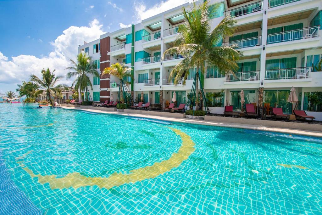 Bazén v ubytování The Samui Beach Resort nebo v jeho okolí