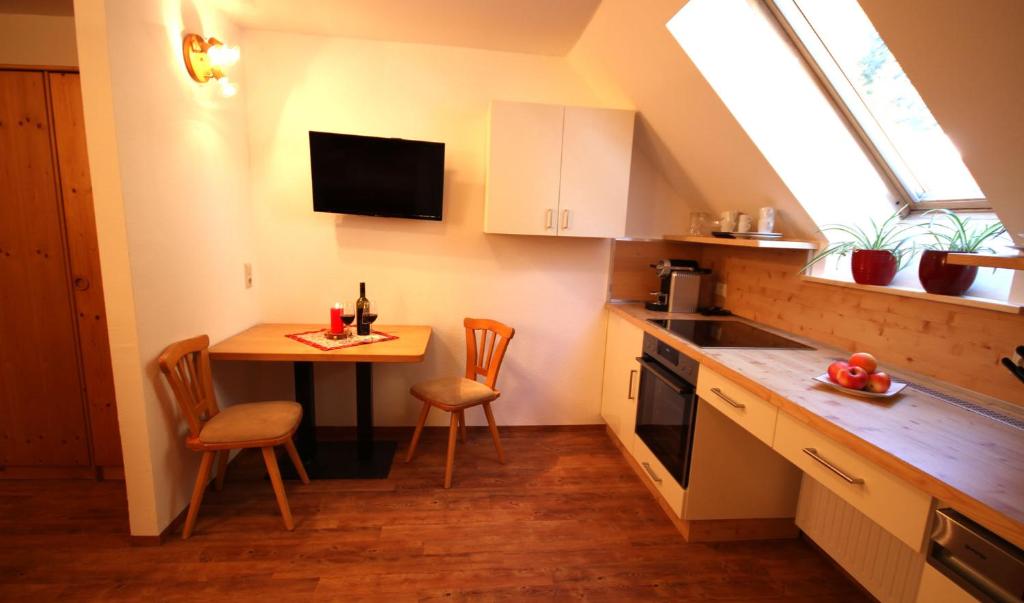 Kuchyň nebo kuchyňský kout v ubytování AlmDorf Tonnerhütte