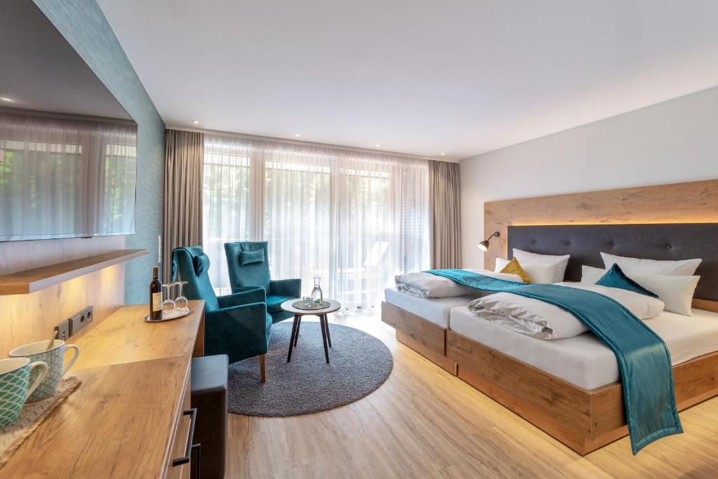 Postel nebo postele na pokoji v ubytování Hotel Langenwaldsee
