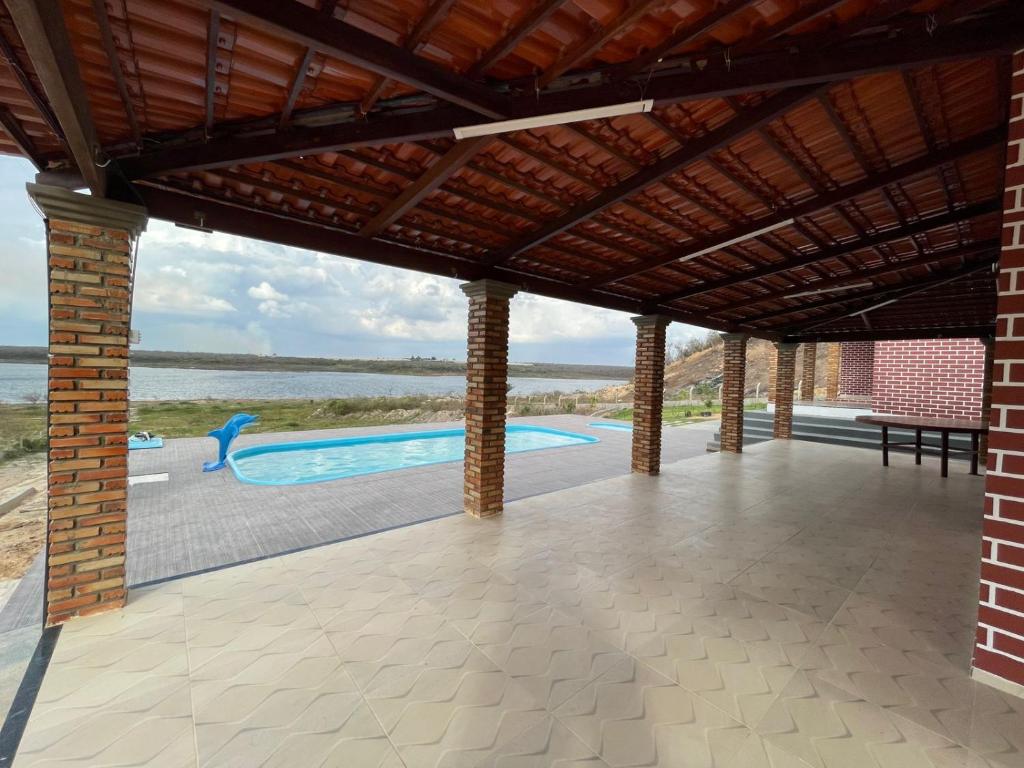 Chalés super confortáveis com piscina e deck