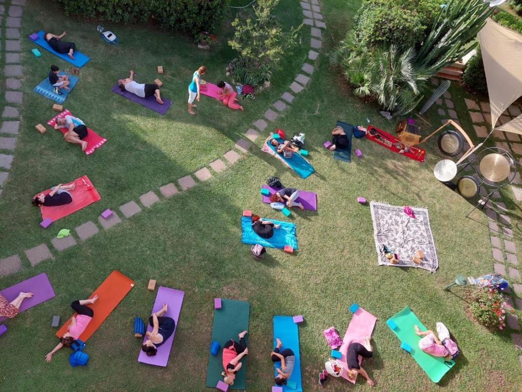 an overhead view of a group of people playing on a lawn at BUBA BnB SUPERIOR in Anzio