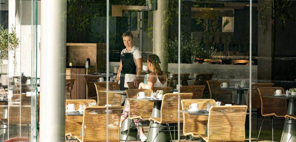 Restaurace v ubytování Nautilux Rethymno by Mage Hotels