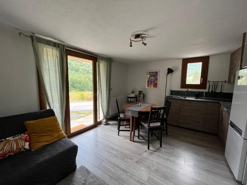Kuchyň nebo kuchyňský kout v ubytování Appartement en station de ski