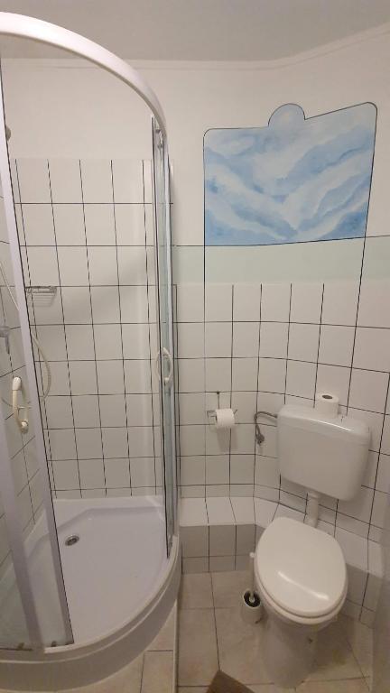 A bathroom at Palantír Panzió