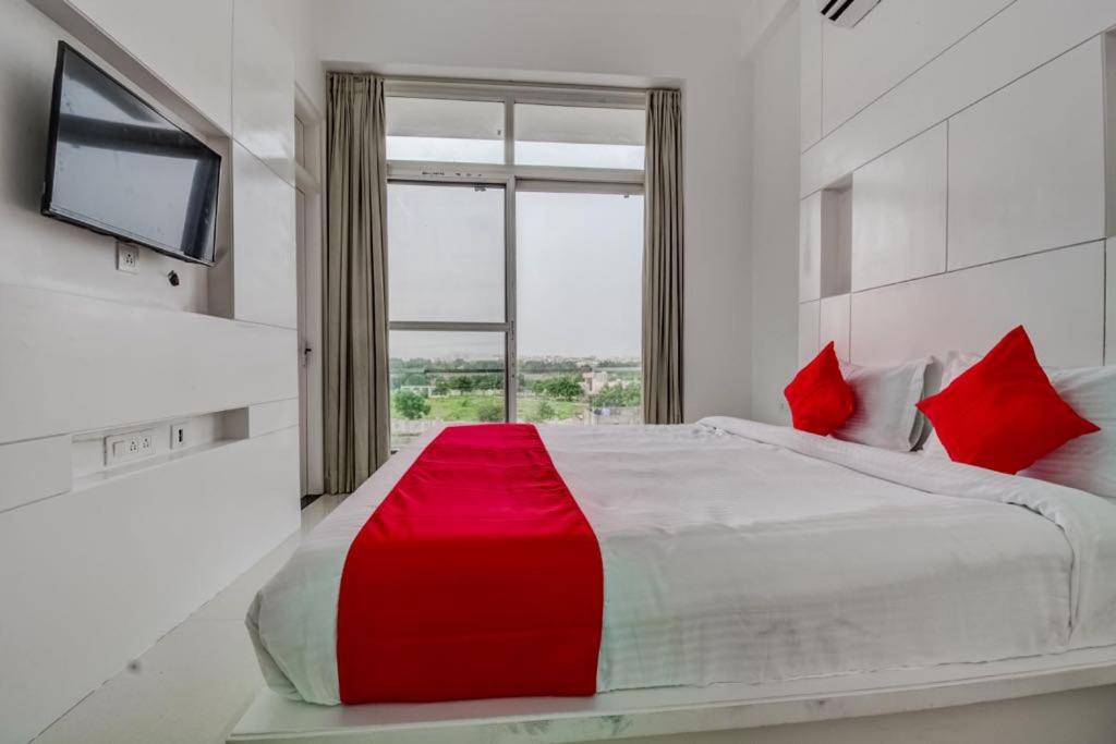 Ένα ή περισσότερα κρεβάτια σε δωμάτιο στο Grande Azure