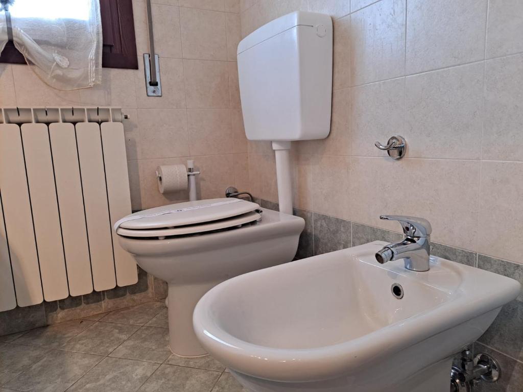 Łazienka w obiekcie Appartamento Roverella