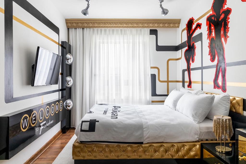Postel nebo postele na pokoji v ubytování Pelican Hotel