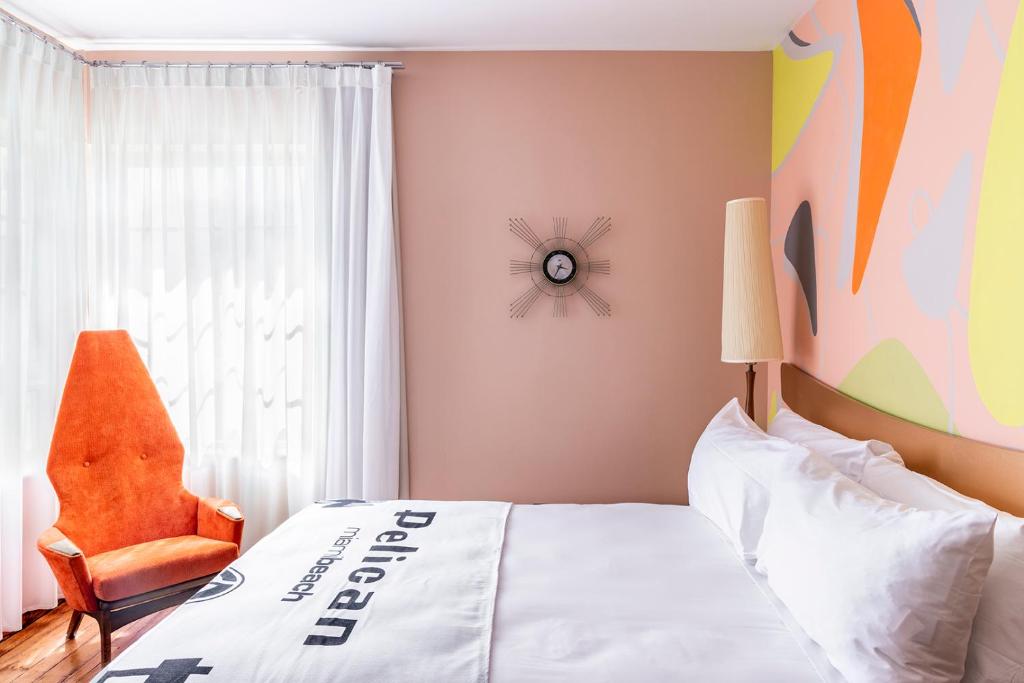Postel nebo postele na pokoji v ubytování Pelican Hotel