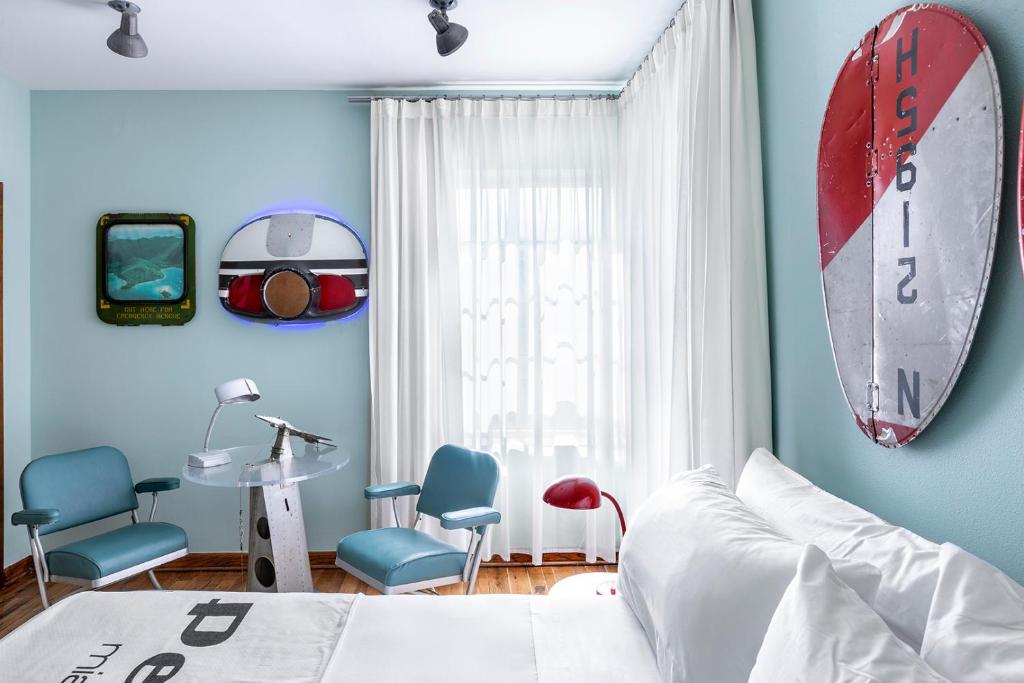 Postel nebo postele na pokoji v ubytování Pelican Hotel