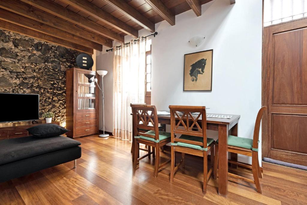 Televízia a/alebo spoločenská miestnosť v ubytovaní Casa Gauguin