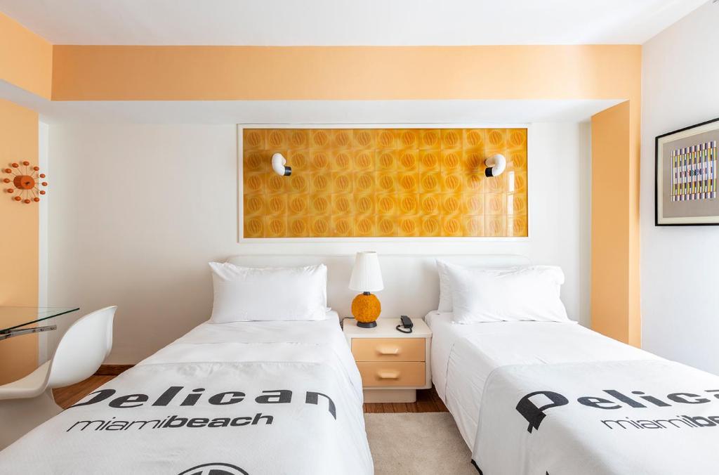 Postel nebo postele na pokoji v ubytování Pelican Hotel