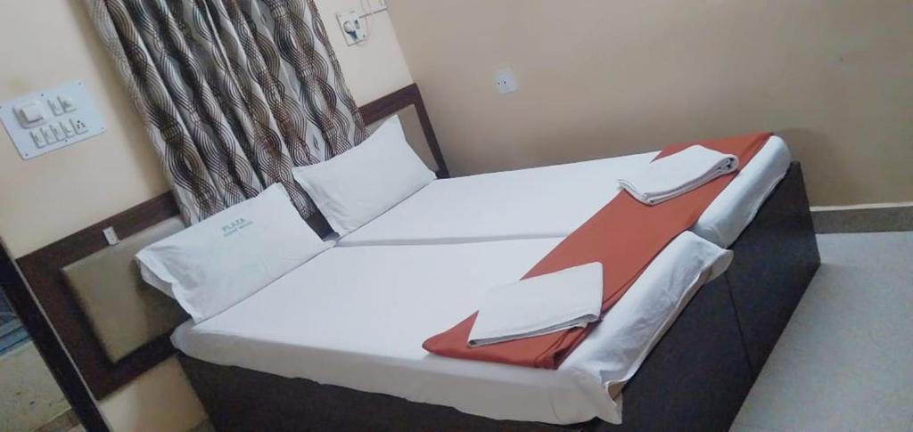 Postel nebo postele na pokoji v ubytování PLAZA GUEST HOUSE
