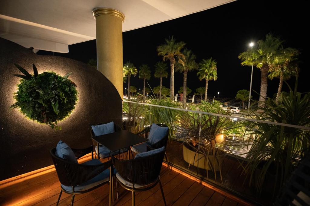 Ogród w obiekcie Mustafa Suites