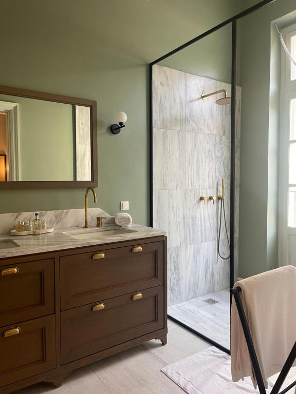 ATHINAIDOS QUARTERS by K&K - ATHINAIDOS BIJOUX SUITE BY K&K