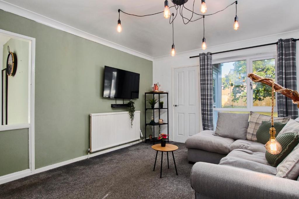 Cosy 2 bedroom flat, with parking & garden, Seaton Delaval (updated