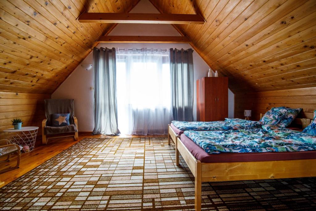 Posteľ alebo postele v izbe v ubytovaní Domek na skarpie