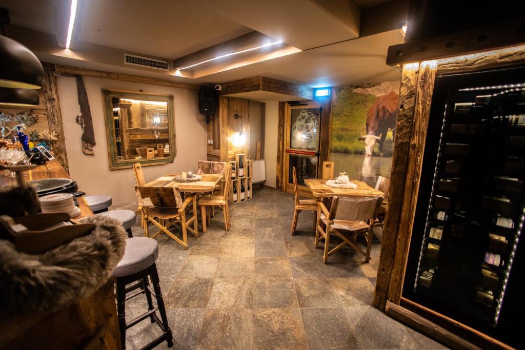 a dining room with tables and chairs in a room at Chalet Hotel Dragon in Breuil-Cervinia